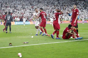 Cư xử kém với tuyển Qatar, UAE bị phạt nặng