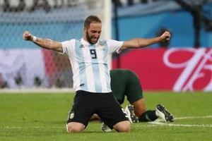 Higuain tuyên bố chia tay tuyển Argentina