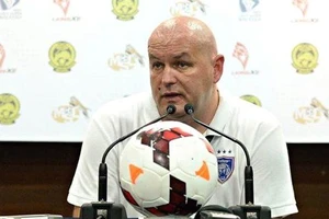 Sang Nhật nói xấu LĐBĐ Malaysia, HLV Hodak bị trảm