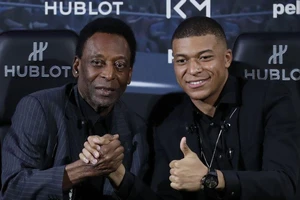 Gặp Pele, ‘tiểu Pele’ đưa thần tượng lên mây