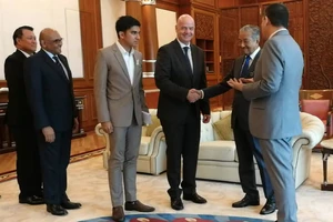 Chủ tịch FIFA thăm Thủ tướng Malaysia
