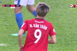 Văn Toàn lập cú đúp, HA Gia Lai thắng trận