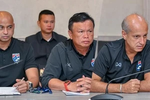 Nỗi lo của hai thuyền trưởng bóng đá Thái Lan