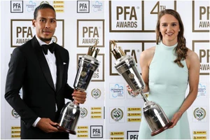 Bộ đôi Hà Lan giành giải cầu thủ xuất sắc nhất bóng đá Anh