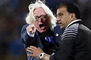 Cha con cựu HLV tuyển Thái Lan bị CLB của Iran ‘treo việc’