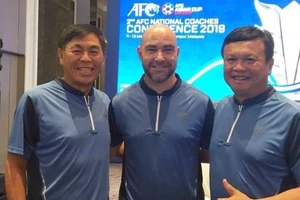 Tuyển Thái Lan tính cách ‘đánh tráo’ HLV trưởng