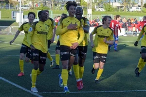 Con trai huyền thoại Singapore ghi bàn quan trọng ở châu Âu