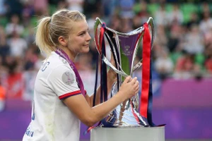 Barcelona mất cả chì lẫn chài