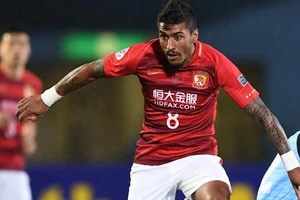 Paulinho hát quốc ca Trung Quốc bằng tiếng Quan Thoại