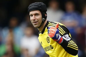 Chưa hết làm lính, Cech đã có ghế “làm sếp” đợi sẵn