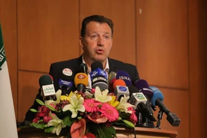 Marc Wilmots chính thức dẫn dắt đội tuyển số 1 châu Á