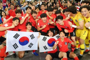 Tuyển VN thua luân lưu nhưng Hàn Quốc thắng