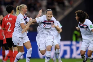 Tuyển Hàn Quốc rời World Cup 2019 sau ba trận toàn thua