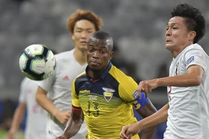 Bình luận: Bóng đá châu Á vẫn chưa thoát cảnh 'lót đường'