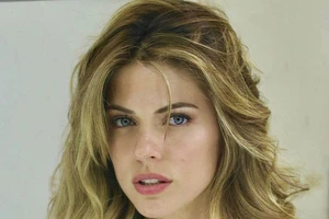 Thua độ, nữ ca sĩ xinh đẹp ‘thưởng nóng’ cho cả đội tuyển Peru