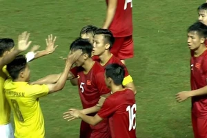 ‘Sát thủ’ gạt tay trúng má Văn Hậu muốn rời J-League 1