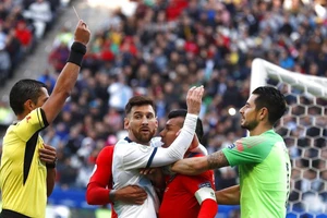 CAS tư vấn cho Messi xin lỗi