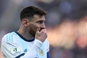Messi bị treo giò ba tháng, phạt 50.000 USD