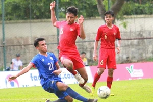 Giải vô địch U-18 Đông Nam Á: Mưa trời và ‘mưa gôn’