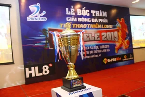 Thiên Long ‘phủi’ lăn bóng... vòng tròn