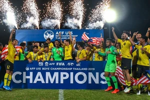 Bóng đá Thái Lan lại bị ‘kèo dưới’ qua mặt