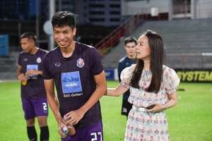 Bà Paeng muốn thưởng lớn cho đội tuyển Thái Lan