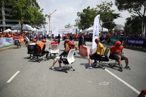 Giải đua... ghế văn phòng lần đầu tiên tại Việt Nam 