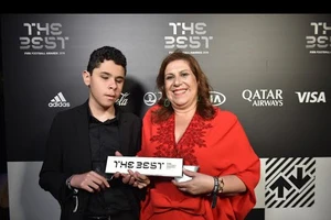 Vì sao cậu bé mù Nickollas được FIFA chọn ‘Best fan’?