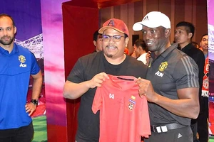 Huyền thoại thế giới đi 'vùng sâu, vùng xa' truyền đạo bóng đá