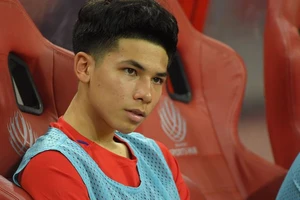 Tài năng trẻ chọn Thái Lan, Singapore buồn