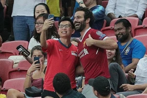 'Salah giả' xuất hiện ở Singapore làm lu mờ dàn sao Brazil