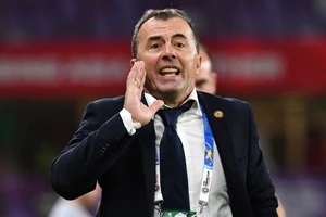 Myanmar sa thải HLV trưởng Radulovic, Hey quay lại