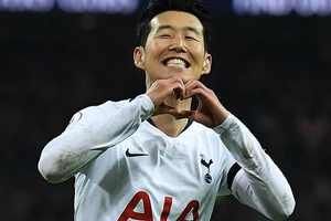 Cả nước Hàn Quốc lên cơn sốt với Son Heung-min