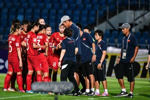 Ông Akira tính đường VN đánh bại Úc hay Triều Tiên?