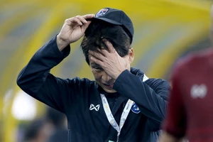 HLV Nishino rối bời trước nguy cơ gãy mục tiêu của Thái Lan