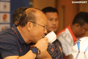 Báo chí Thái Lan 'soi'... tách cà phê của HLV Park Hang-seo