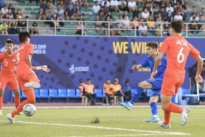 Hạ U-22 Singapore, U-22 Thái Lan vượt mặt Indonesia