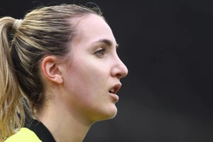 Chiêm ngưỡng bóng hồng làm trọng tài ở SEA Games 30