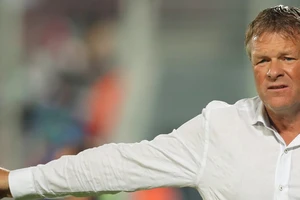 Em trai của HLV trưởng tuyển Hà Lan bị sa thải