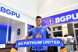 Cựu trung vệ Hà Nội về với tân binh Thai-League