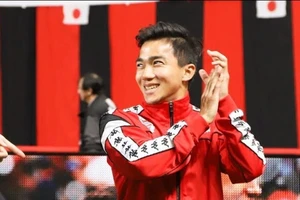 Nghịch lý giữa bóng đá Việt Nam và Thái Lan