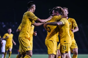 Úc tuyên bố cứng, thầy trò Nishino lo lắng