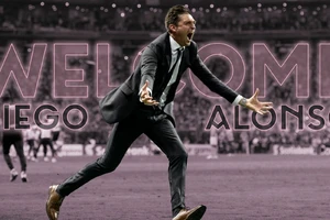 Vì sao ông bầu Beckham mời Alonso làm HLV trưởng?