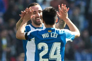 Tuyển thủ Trung Quốc ‘đốt lưới’ Barcelona