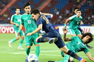 U-23 Thái Lan vượt mặt Iraq vào tứ kết U-23 châu Á