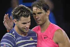 Lần đầu đánh bại Nadal, Thiem… cười suốt