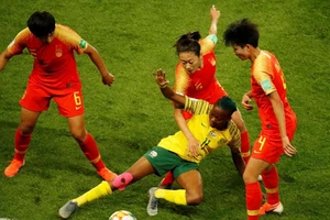 Dịch Corona khiến bóng đá Trung Quốc gặp khó ở Úc