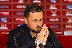 'Nạn nhân' và 'tội đồ' nói gì về bàn thắng từ 'bàn tay Chúa'