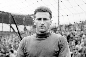 1 huyền thoại khác của MU ra đi