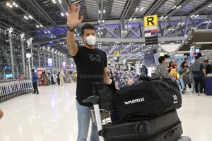 Ngày Kawin đến chào Consadole Sapporo thua 2-4